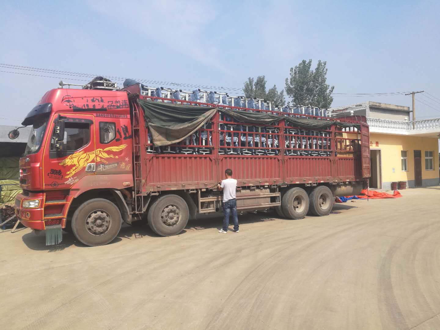 祝賀“睿學(xué)卓藝”課桌椅入駐北京外國(guó)語大學(xué)西南附屬學(xué)校！