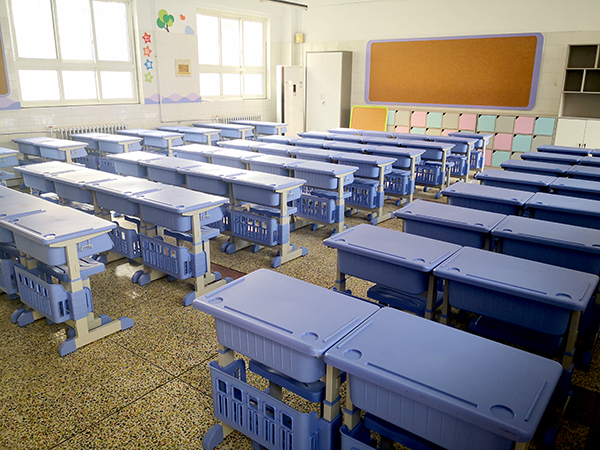 案例|睿學卓藝課桌椅與育才小學一起為復(fù)學作準備