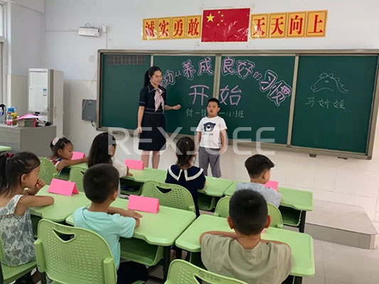  如何挑選滿意的學(xué)生課桌椅？