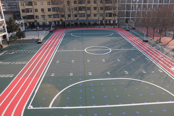 籃球場懸浮地板對鞋的磨損很大嗎？