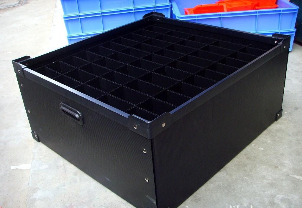 中空板周轉(zhuǎn)箱如何用清洗機(jī)清洗？