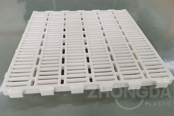 豬場(chǎng)保育床為什么用塑料漏縫板？